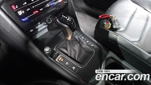 Volkswagen Tiguan 2022 — ფოტო 9/20