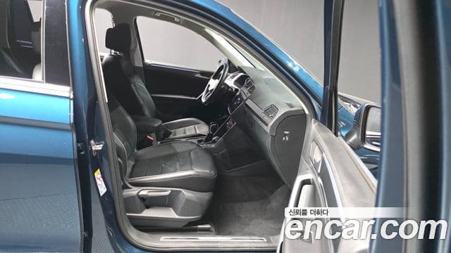 Volkswagen Tiguan 2022 — ფოტო 11/20
