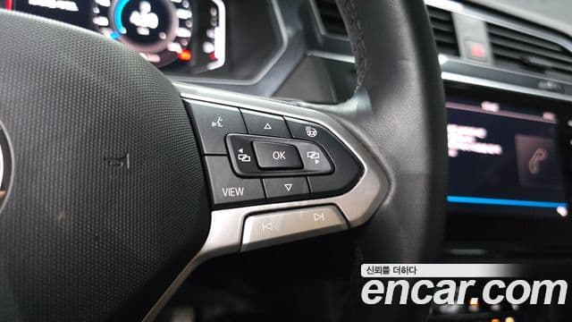 Volkswagen Tiguan 2022 — ფოტო 18/20