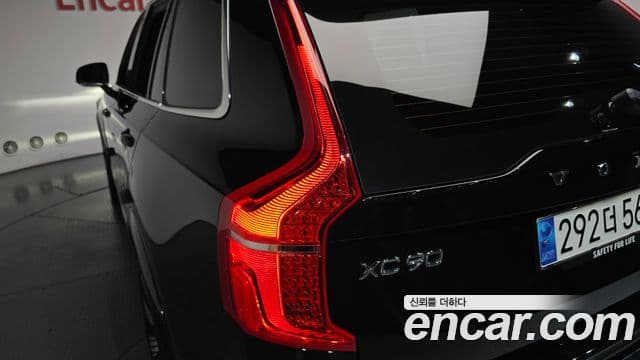 Volvo XC90 2024 — Photo 28/36