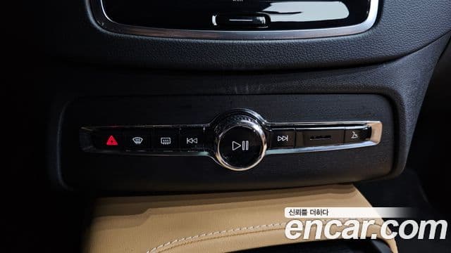 Volvo XC90 2024 — Photo 8/36
