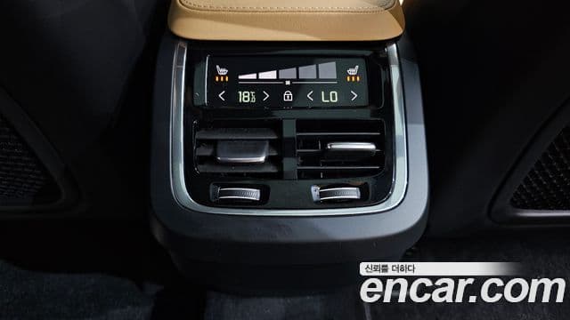 Volvo XC90 2024 — Photo 2/36