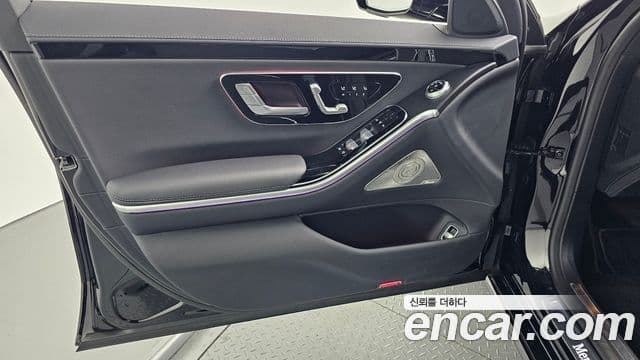 Mercedes-Benz S-Class 2025 — Photo 8/33
