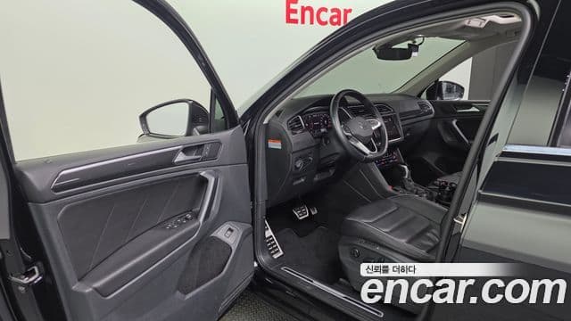 Volkswagen Tiguan 2022 — ფოტო 11/20