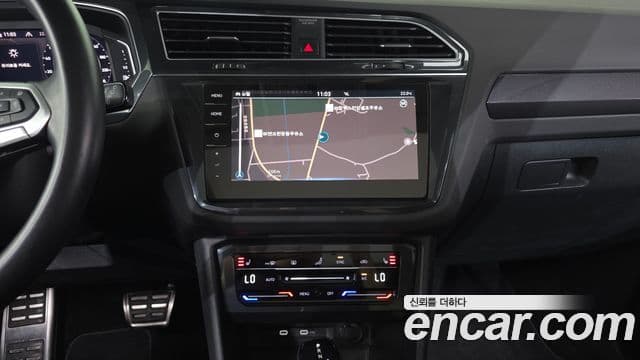 Volkswagen Tiguan 2022 — ფოტო 18/20