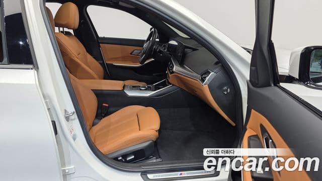 BMW 3 Series 2023 — фото 11 из 20