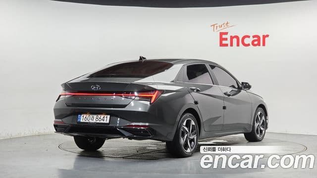 Hyundai The New Avante Hybrid 2022 — Photo 7/32