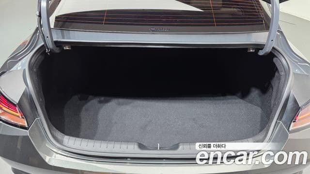 Hyundai The New Avante Hybrid 2022 — Photo 19/32