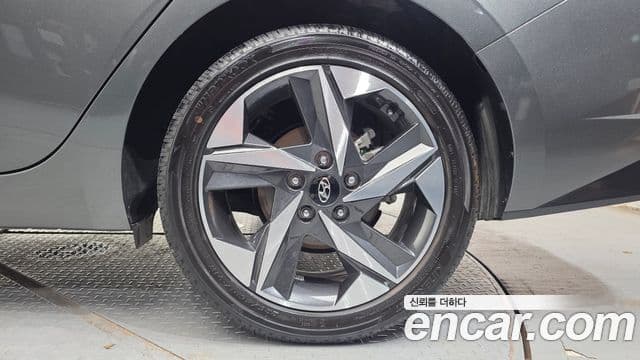 Hyundai The New Avante Hybrid 2022 — Photo 6/32