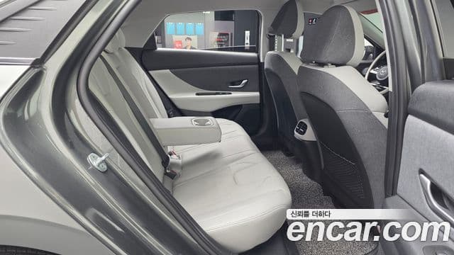 Hyundai The New Avante Hybrid 2022 — Photo 30/32