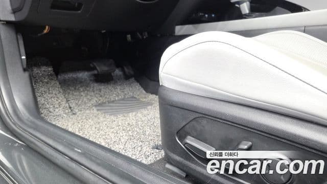 Hyundai The New Avante Hybrid 2022 — Photo 24/32