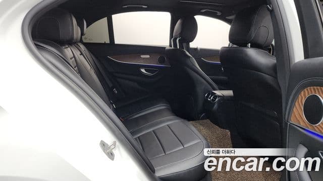 Mercedes-Benz E-Class 2023 — Şəkil 11/20
