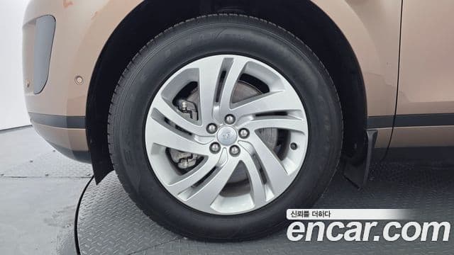 Land Rover Range Rover Evoque 2025 — ფოტო 8/20