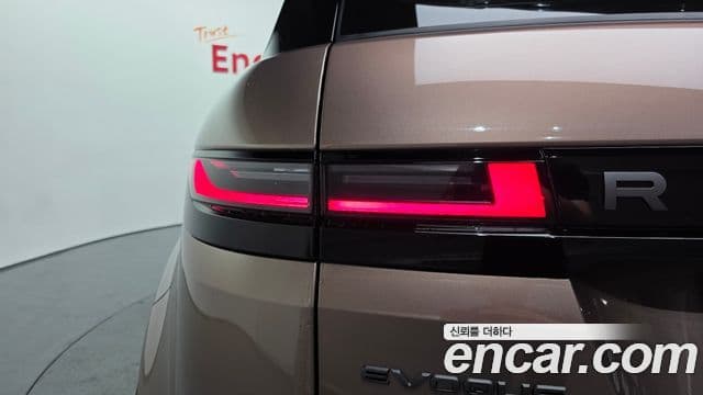 Land Rover Range Rover Evoque 2025 — ფოტო 19/20