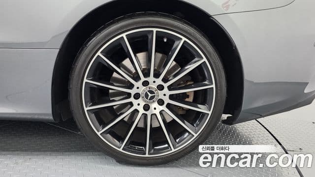 Mercedes-Benz E-Class 2018 — Photo 8/32