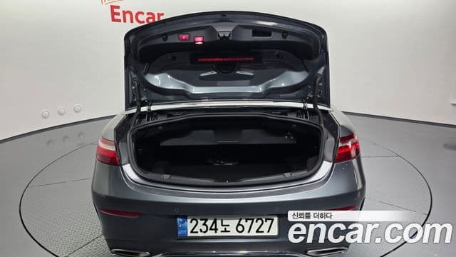 Mercedes-Benz E-Class 2018 — Photo 12/32