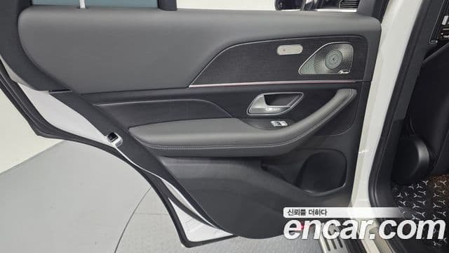 Mercedes-Benz GLE-Class 2025 — Photo 32/35