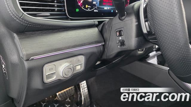 Mercedes-Benz GLE-Class 2025 — Photo 16/35