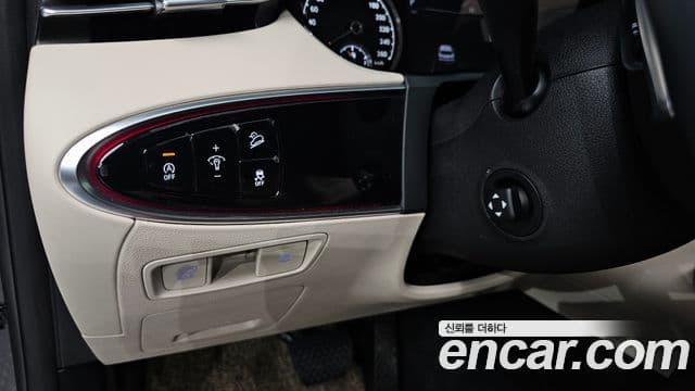 Genesis GV70 2021 — ფოტო 15/20
