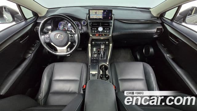 Lexus NX300h 2018 — Фото 7/20