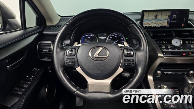 Lexus NX300h 2018 — Фото 13/20