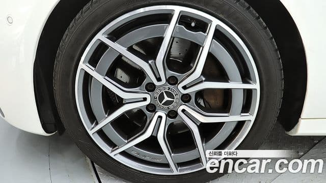 Mercedes-Benz E-Class 2021 — ფოტო 4/20