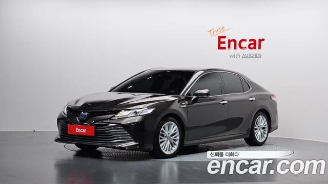 Toyota Camry 2018 — ფოტო 12/32