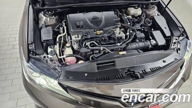 Toyota Camry 2018 — ფოტო 27/32