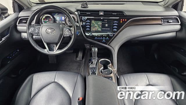Toyota Camry 2018 — ფოტო 2/32