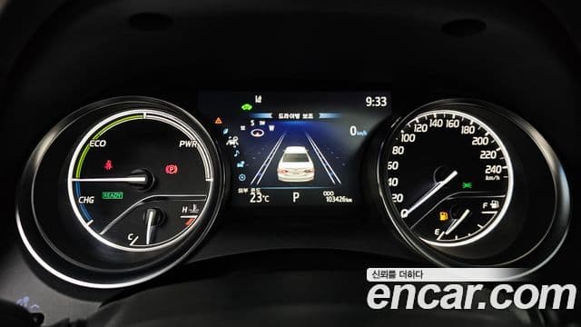 Toyota Camry 2018 — ფოტო 20/32
