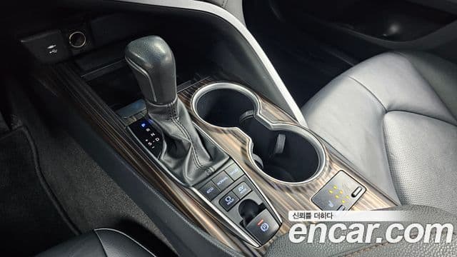 Toyota Camry 2018 — ფოტო 31/32
