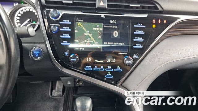 Toyota Camry 2018 — ფოტო 4/32