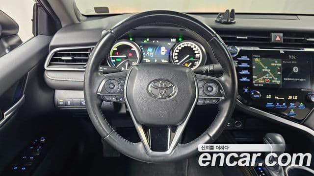 Toyota Camry 2018 — ფოტო 21/32