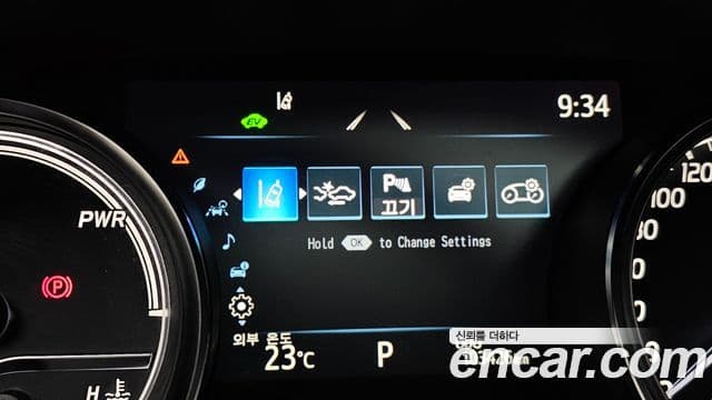 Toyota Camry 2018 — ფოტო 18/32
