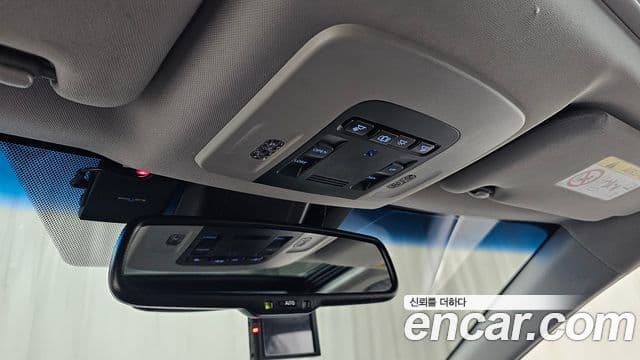 Toyota Camry 2018 — ფოტო 23/32