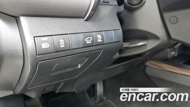Toyota Camry 2018 — ფოტო 19/32