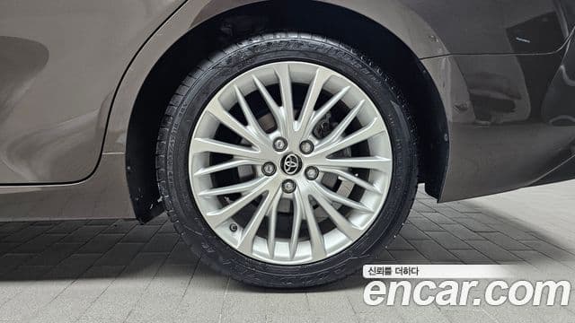 Toyota Camry 2018 — ფოტო 7/32