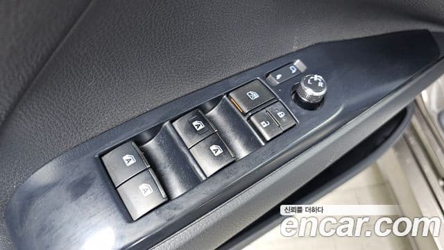 Toyota Camry 2018 — ფოტო 14/32