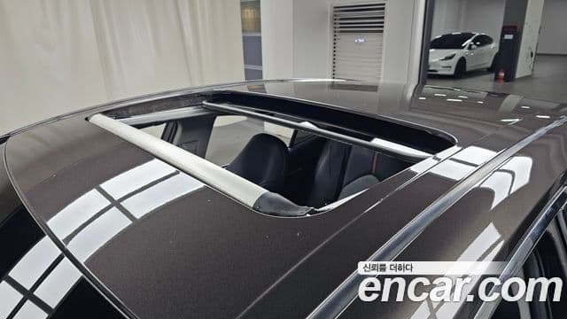 Toyota Camry 2018 — ფოტო 13/32