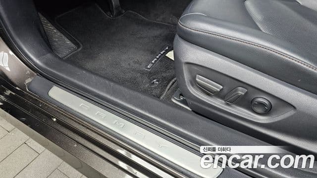 Toyota Camry 2018 — ფოტო 32/32
