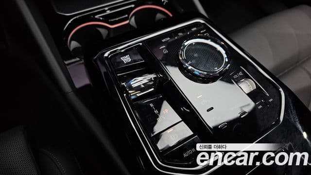 BMW 5 Series 2025 — Фото 9/20
