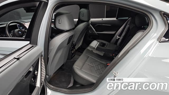 BMW 5 Series 2025 — Фото 12/20