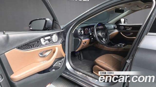 Mercedes-Benz E-Class 2018 — фото 10 из 20