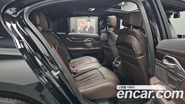 BMW 7 Series 2020 — фото 12 из 20