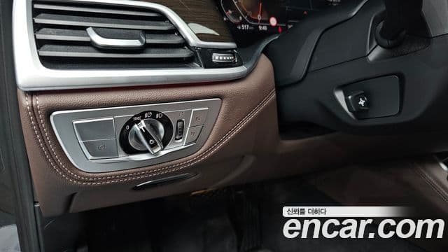 BMW 7 Series 2020 — фото 14 из 20