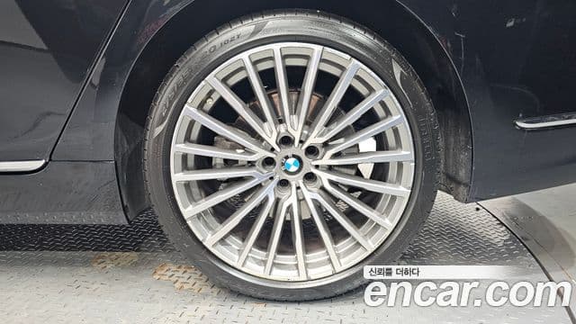 BMW 7 Series 2020 — ფოტო 34/36