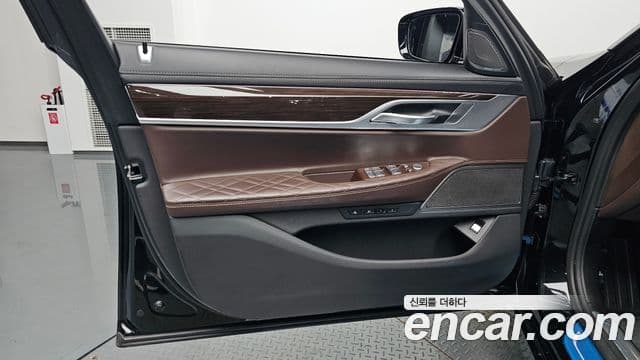BMW 7 Series 2020 — ფოტო 29/36