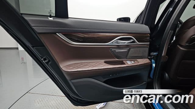 BMW 7 Series 2020 — ფოტო 6/36