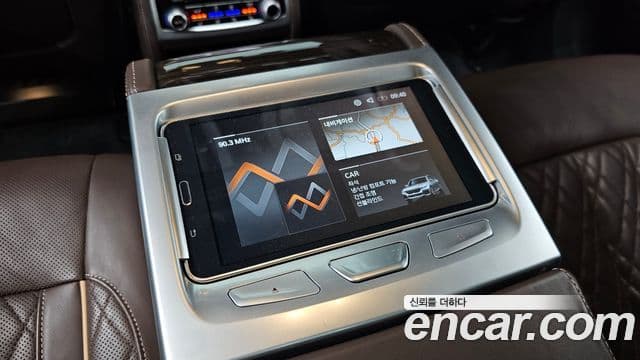 BMW 7 Series 2020 — ფოტო 28/36