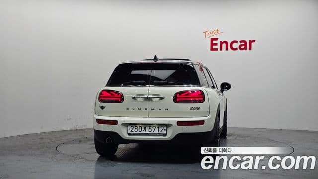 Mini Cooper Clubman 2019 — Фото 3/20